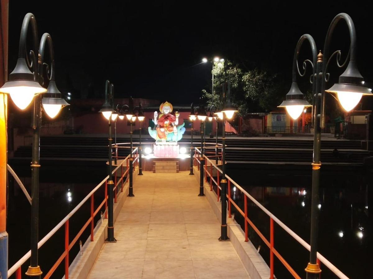 Hotel Shivanjali Palace Ujjain Eksteriør billede