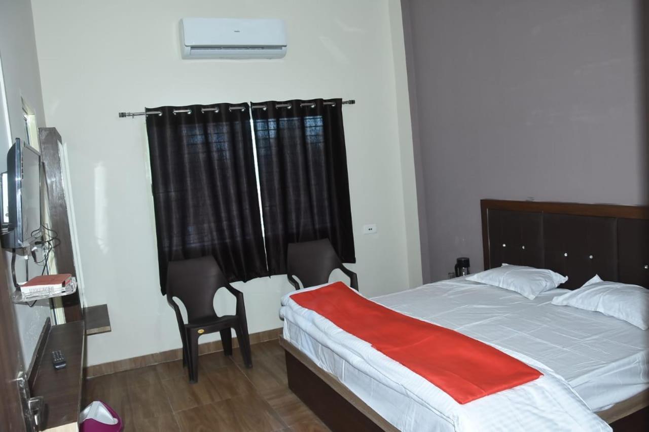 Hotel Shivanjali Palace Ujjain Eksteriør billede