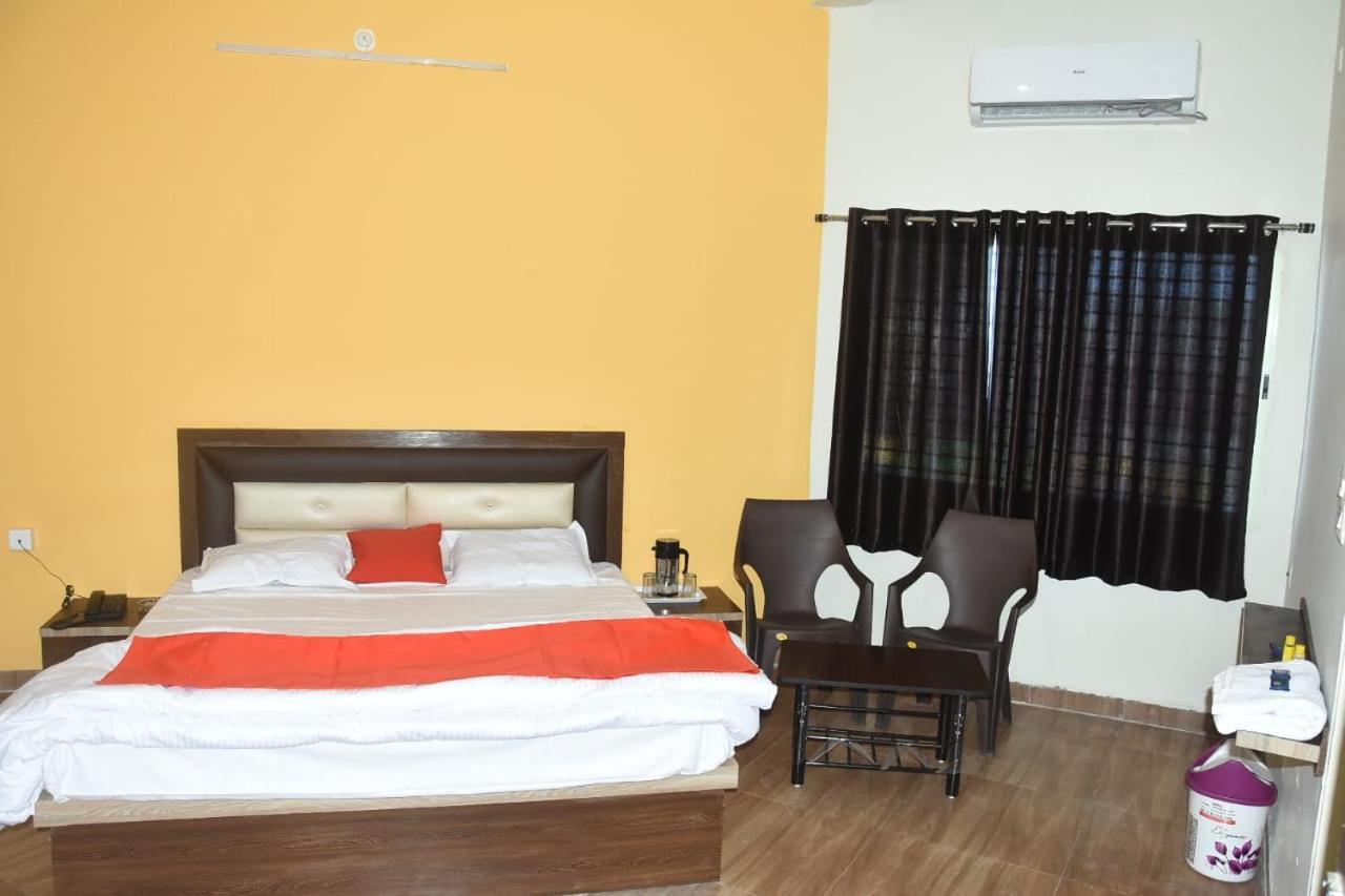 Hotel Shivanjali Palace Ujjain Eksteriør billede