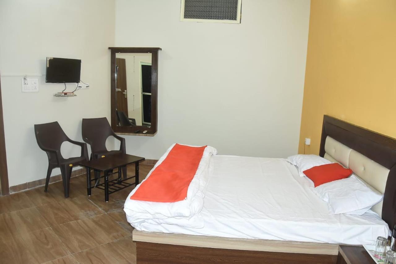 Hotel Shivanjali Palace Ujjain Eksteriør billede